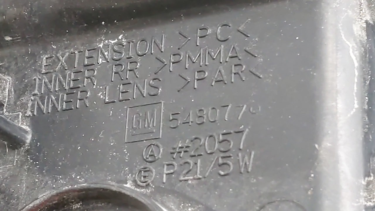 2009 Chevrolet Equinox Tail Light Assembly Passenger Right OEM P/N:548077 30796268, GM384-B000R Fits Fits 2005 2006 2007 200