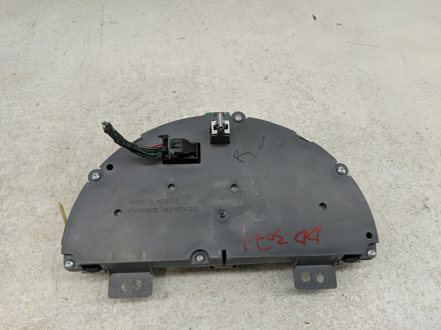 2009-2011 Chevrolet Hhr Instrument Cluster Speedometer Gauges Fits Fits 2009 2011 OEM Used Auto Parts - Oemusedautoparts1.co