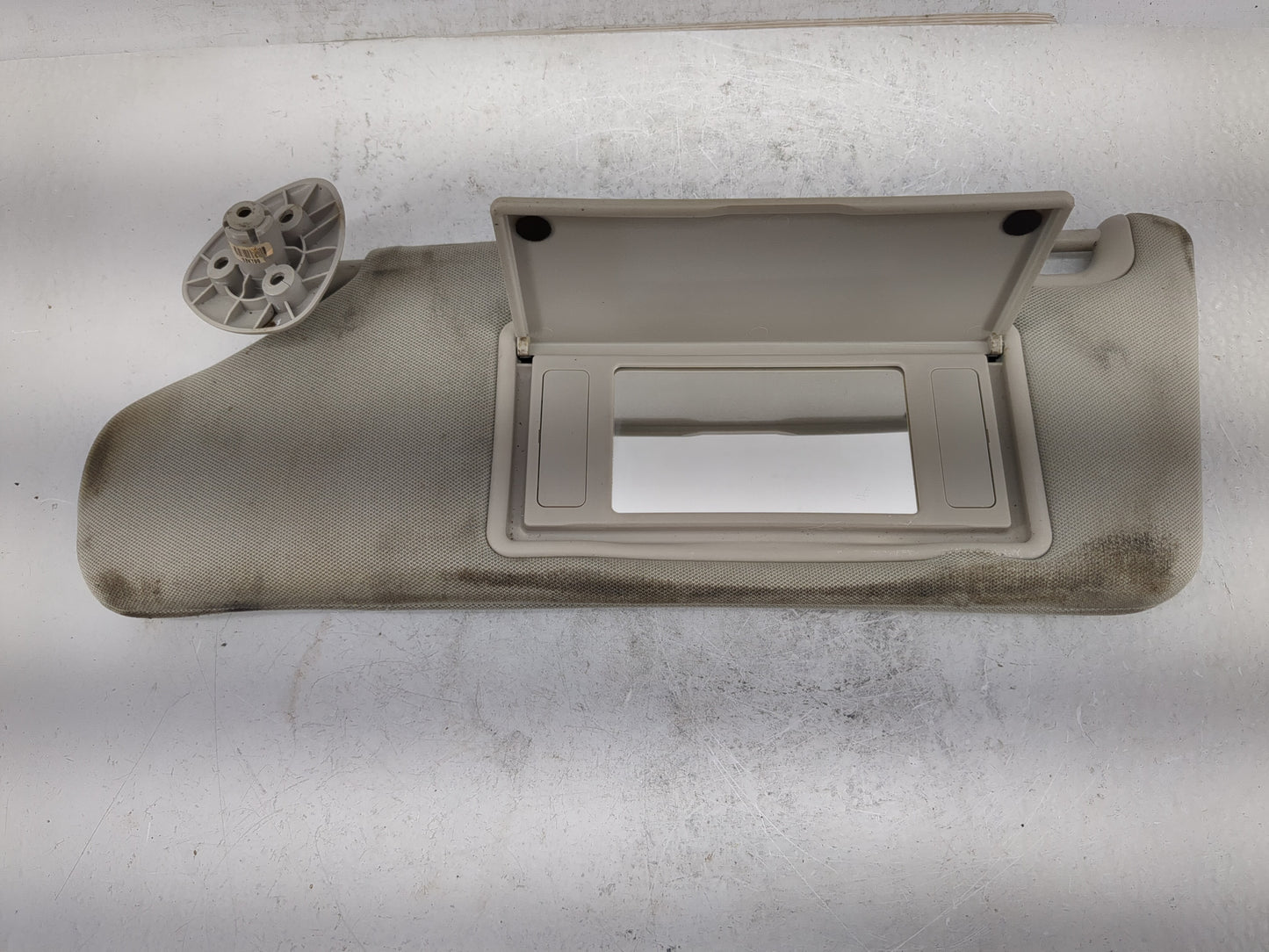 2006-2011 Chevrolet Hhr Sun Visor Shade Replacement Driver Left Mirror Fits Fits 2006 2007 2008 2009 2010 2011 OEM Used Auto