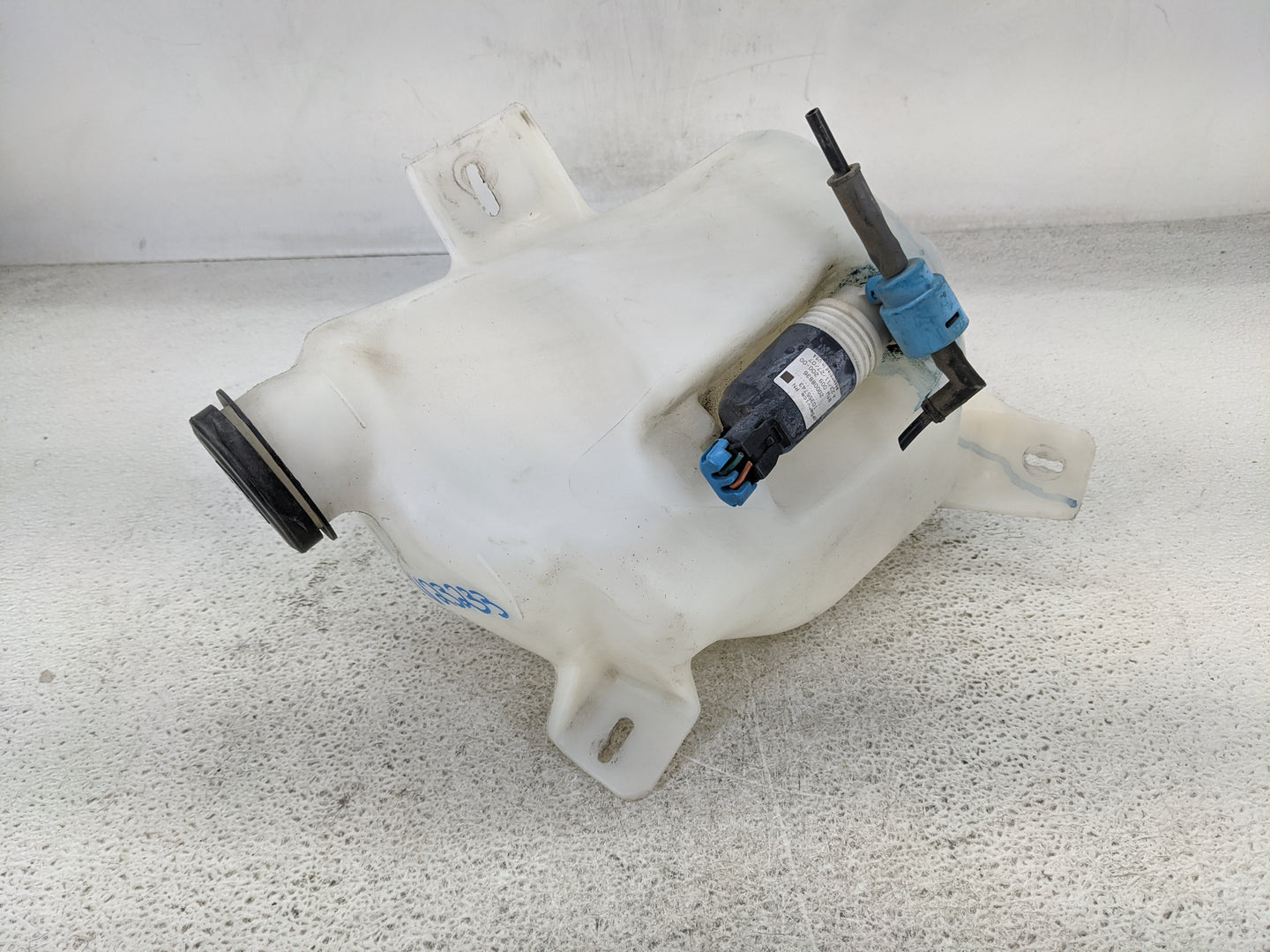 2006-2011 Chevrolet Hhr Windshield Washer Fluid Reservoir Bottle Oem - Oemusedautoparts1.com