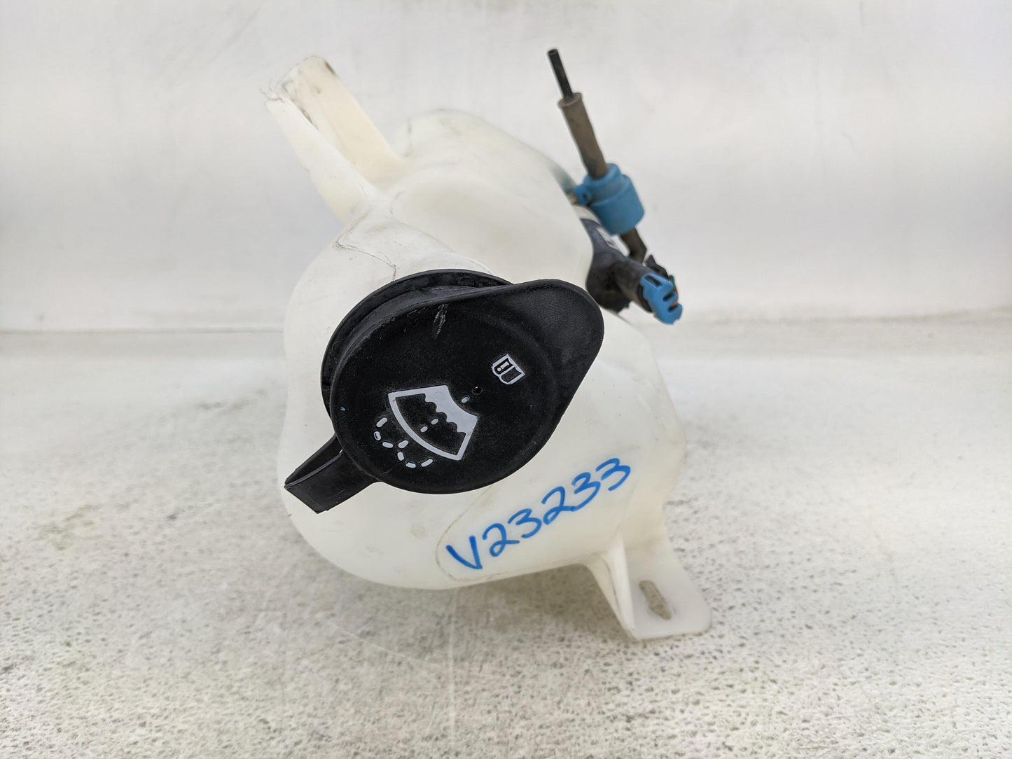 2006-2011 Chevrolet Hhr Windshield Washer Fluid Reservoir Bottle Oem - Oemusedautoparts1.com