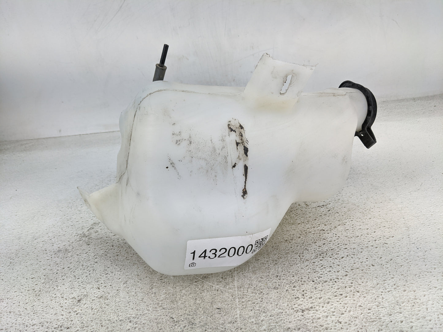 2006-2011 Chevrolet Hhr Windshield Washer Fluid Reservoir Bottle Oem - Oemusedautoparts1.com