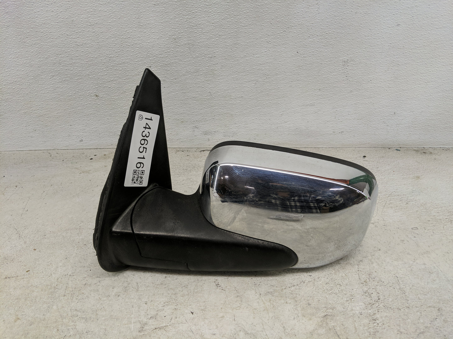 2006-2011 Chevrolet Hhr Driver Side View Mirror - Left Door Mirror OEM Used - Oemusedautoparts1.com