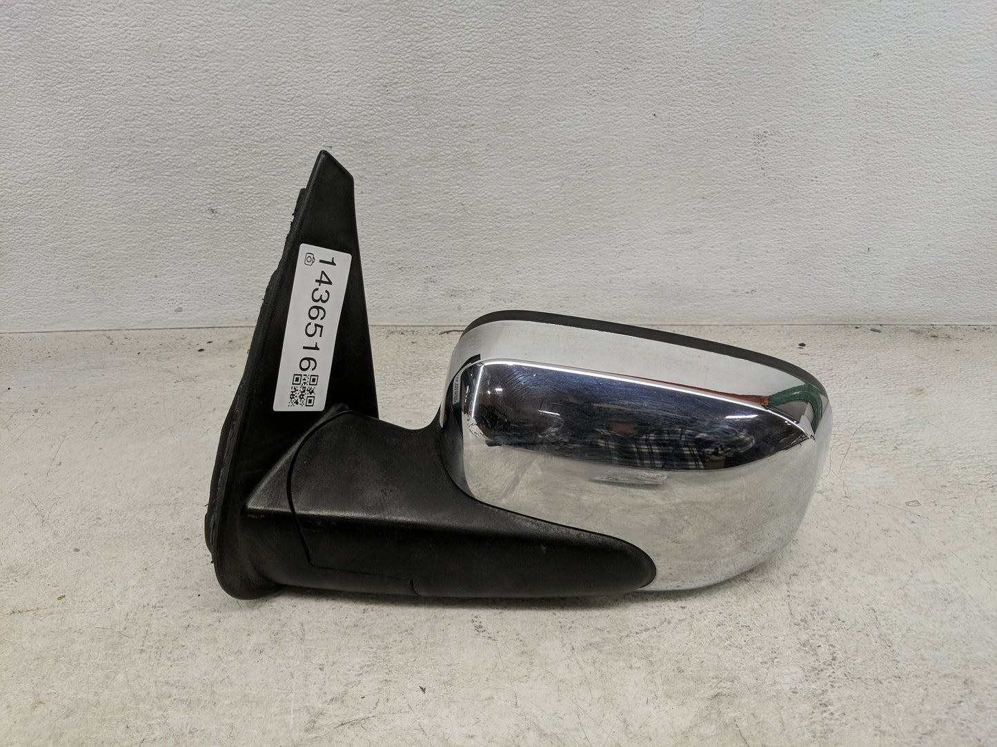 2006-2011 Chevrolet Hhr Driver Side View Mirror - Left Door Mirror OEM Used - Oemusedautoparts1.com