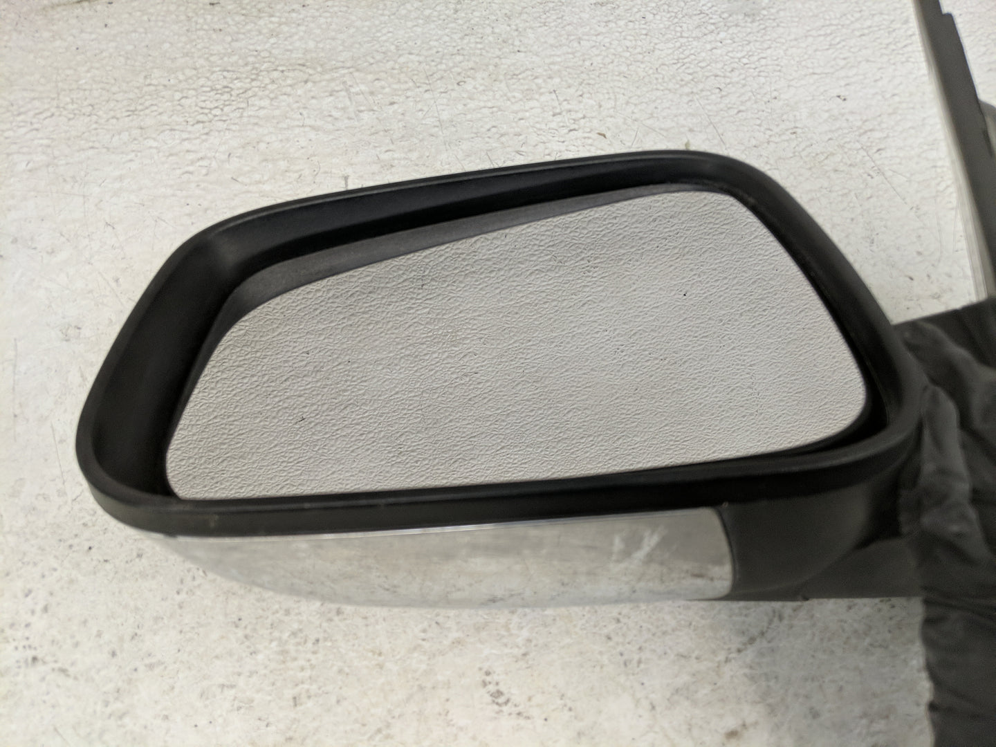2006-2011 Chevrolet Hhr Driver Side View Mirror - Left Door Mirror OEM Used - Oemusedautoparts1.com