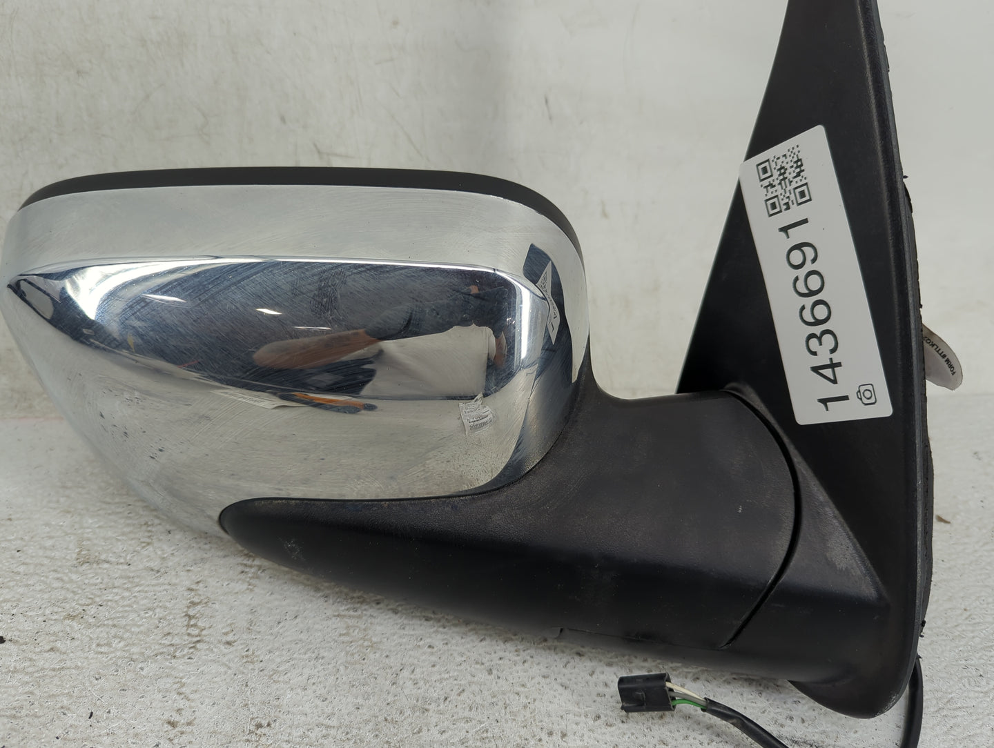 2006-2011 Chevrolet Hhr Passenger Side View Mirror - Right Door Mirror OEM Used - Oemusedautoparts1.com
