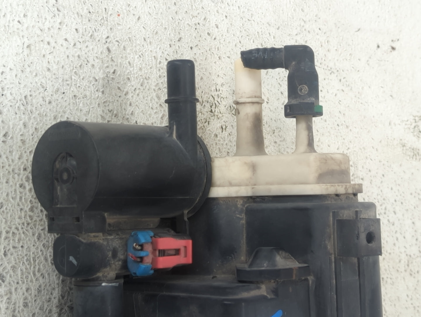 2009 Chevrolet Hhr Fuel Vapor Charcoal Canister - Oemusedautoparts1.com