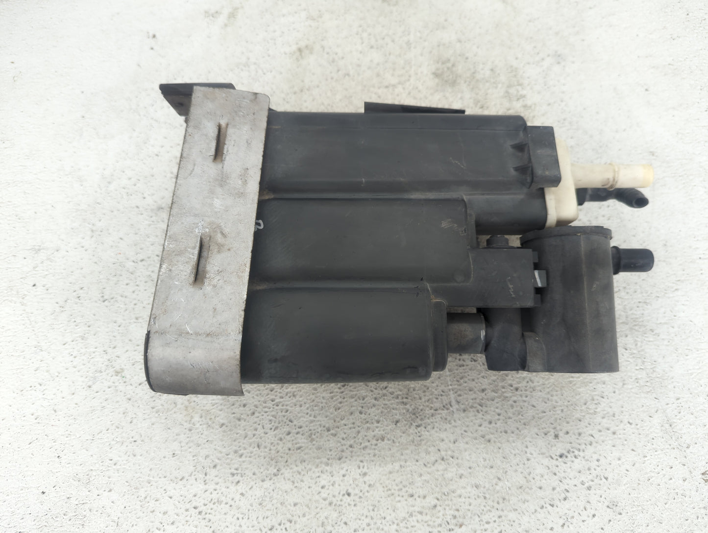 2009 Chevrolet Hhr Fuel Vapor Charcoal Canister - Oemusedautoparts1.com