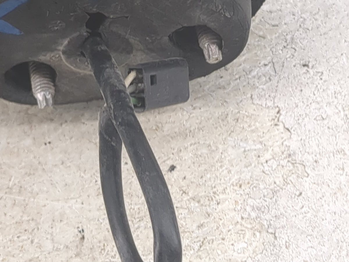 2006-2011 Chevrolet Hhr Driver Side View Mirror - Left Door Mirror OEM Used - Oemusedautoparts1.com