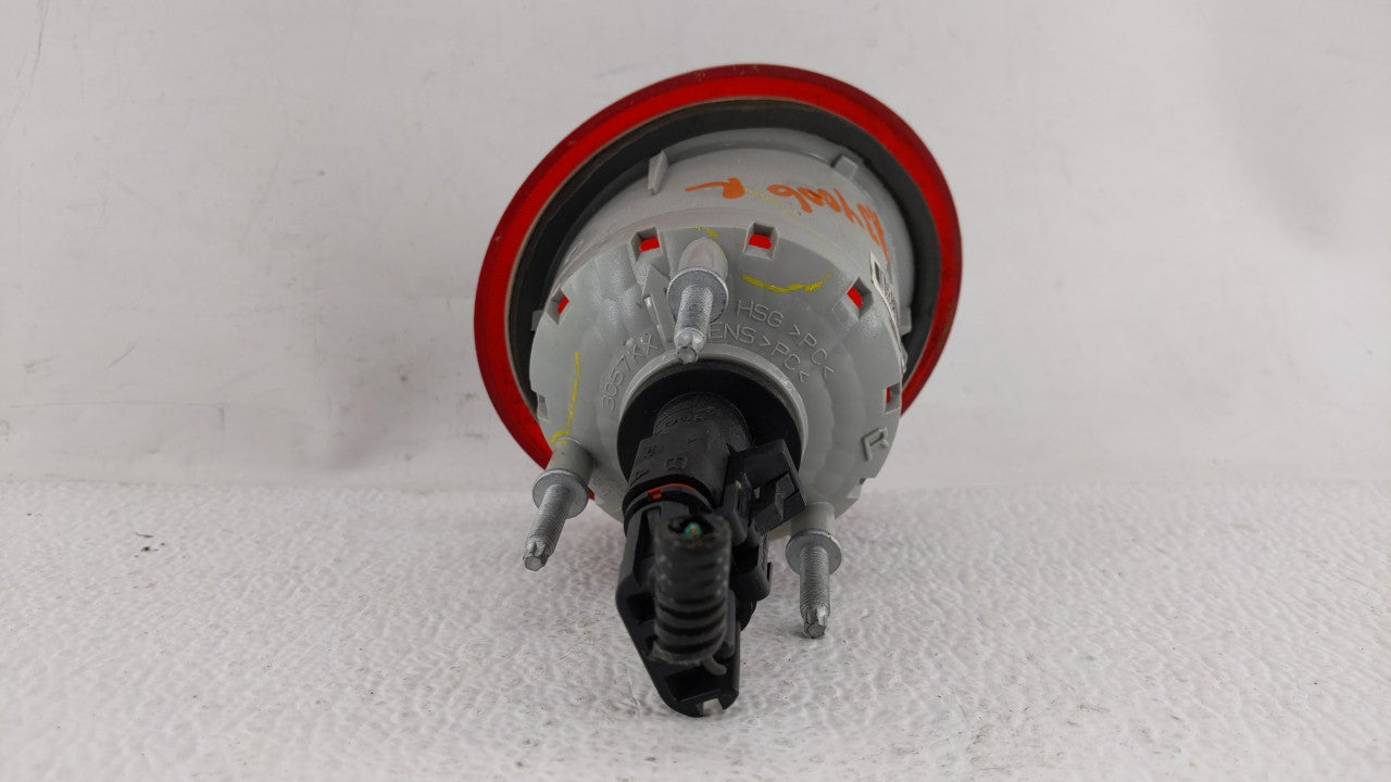 2006-2011 Chevrolet Hhr Tail Light Assembly Passenger Right OEM P/N:15821824 16532504 Fits Fits 2006 2007 2008 2009 2010 201