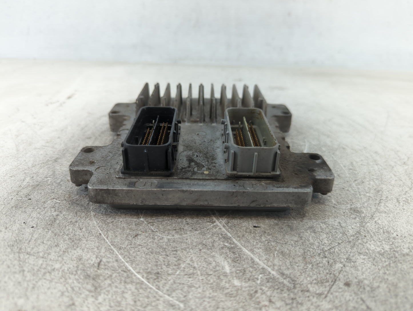 2007-2011 Chevrolet Hhr PCM Engine Control Computer ECU ECM PCU OEM P/N:12630186 E37 12630186 Fits OEM Used Auto Parts - Oem