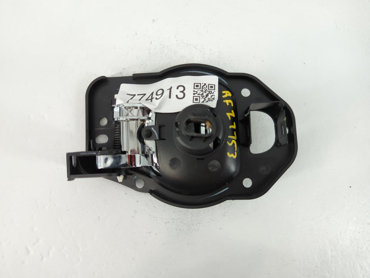 2009 Chevrolet Hhr Drivers Side Inside Front Door Handle Oem - Oemusedautoparts1.com