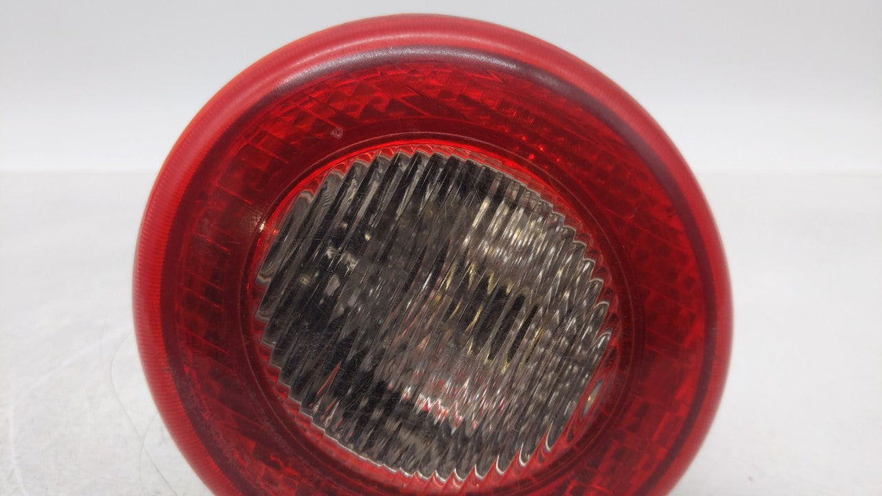 2009 Chevrolet Hhr Tail Light Assembly Passenger Right OEM P/N:25823015 15875484 Fits Fits 2006 2007 2008 2010 2011 OEM Used