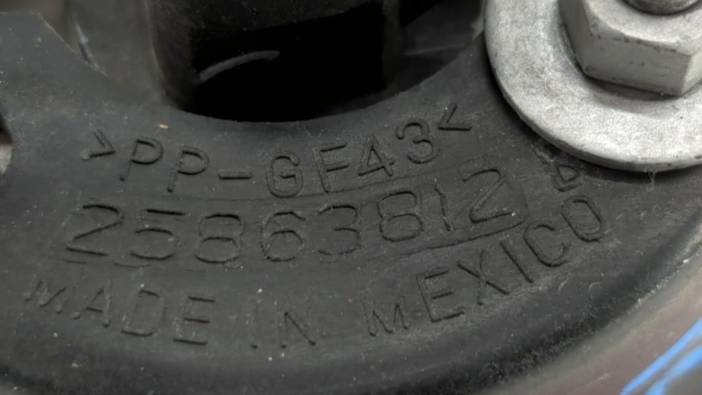 2009 Chevrolet Hhr Tail Light Assembly Passenger Right OEM P/N:25863812 25823015, 15875484 Fits Fits 2006 2007 2008 2010 201