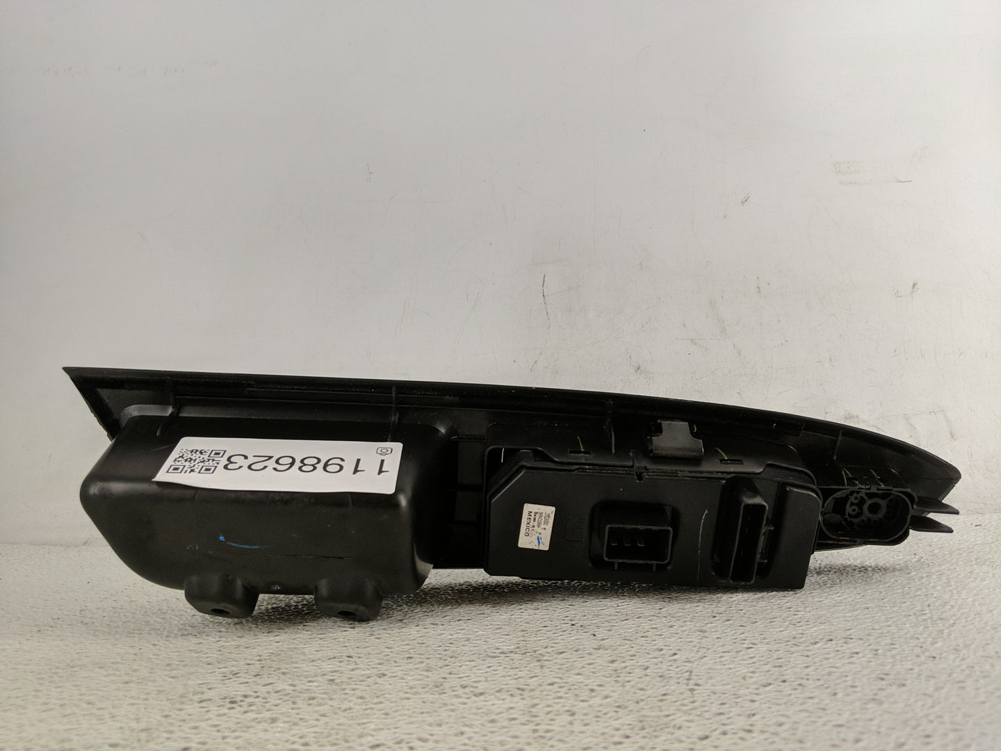 2009-2016 Chevrolet Impala Master Power Window Switch Replacement Driver Side Left P/N:25828893 Fits OEM Used Auto Parts - O
