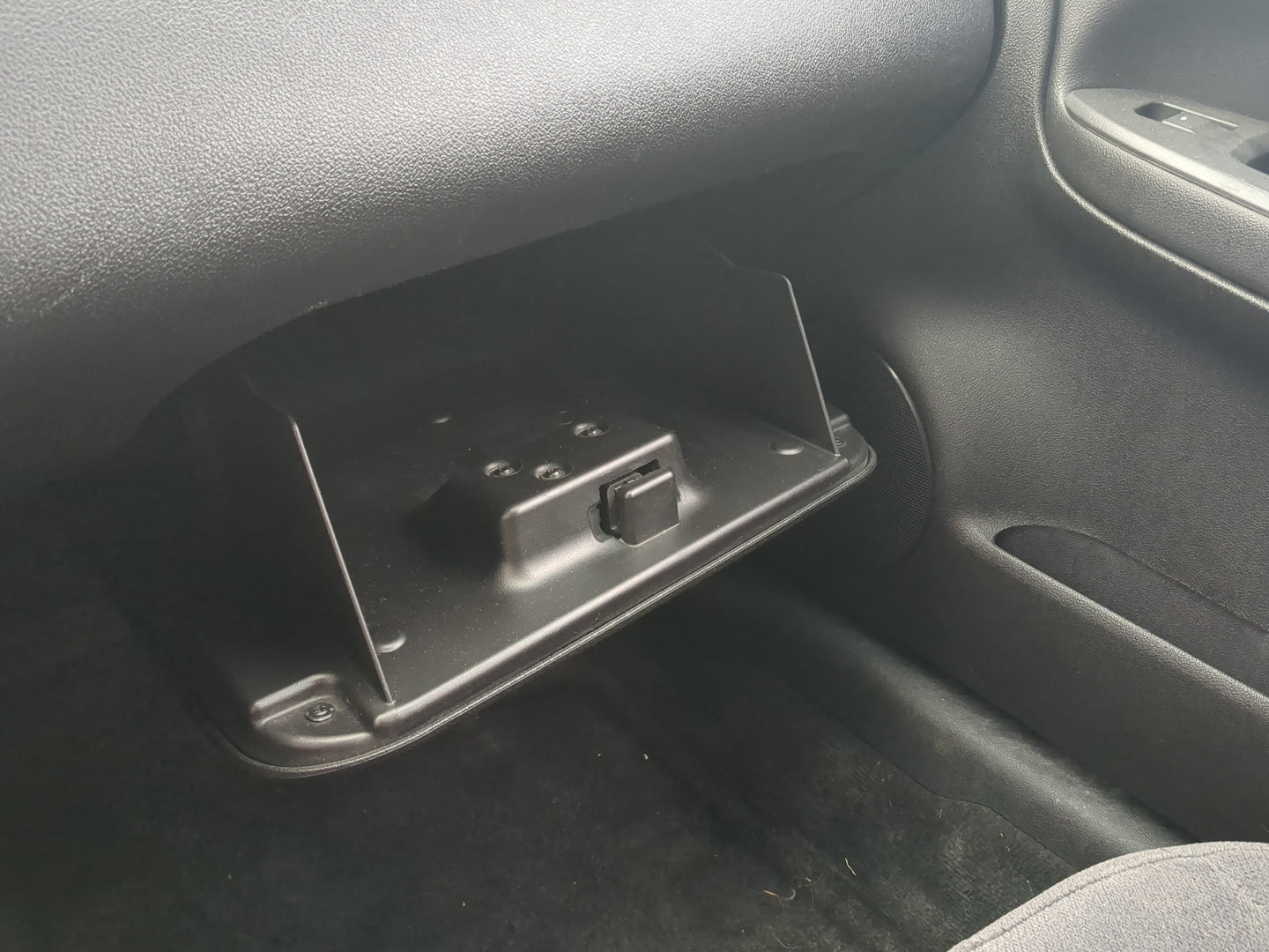 2009 Chevrolet Impala Passenger Glove Box Door Storage Compartment 1200218 - Oemusedautoparts1.com
