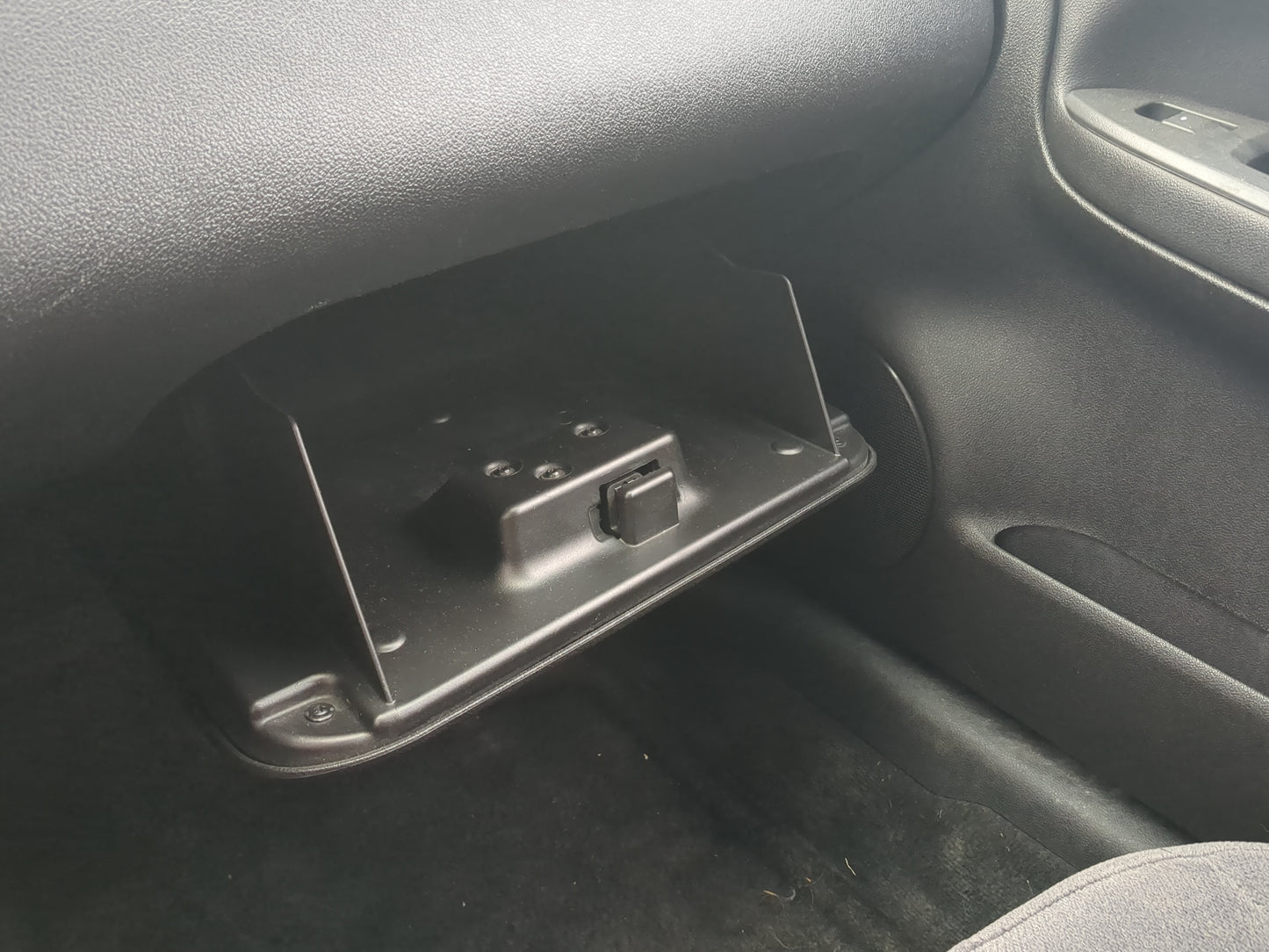 2009 Chevrolet Impala Passenger Glove Box Door Storage Compartment 1200218 - Oemusedautoparts1.com