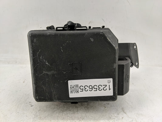 2008-2011 Chevrolet Impala Fusebox Fuse Box Panel Relay Module P/N:PA66-GF14 Fits Fits 2008 2009 2010 2011 OEM Used Auto Par