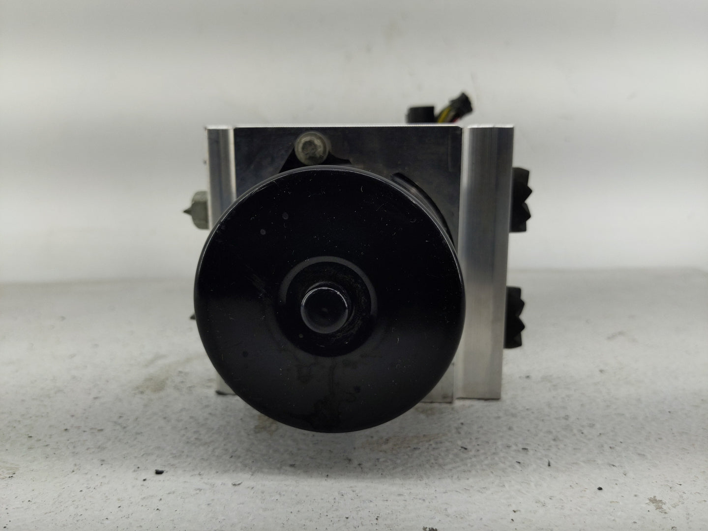 2008-2011 Chevrolet Impala ABS Pump Control Module Replacement P/N:P25894182 Fits Fits 2008 2009 2010 2011 OEM Used Auto Par