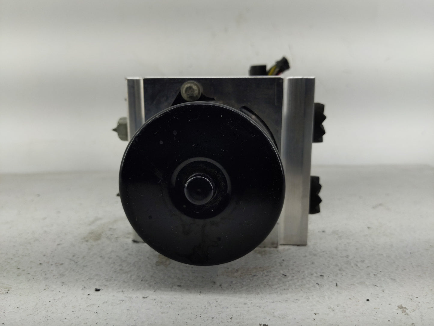 2008-2011 Chevrolet Impala ABS Pump Control Module Replacement P/N:P25894182 Fits Fits 2008 2009 2010 2011 OEM Used Auto Par