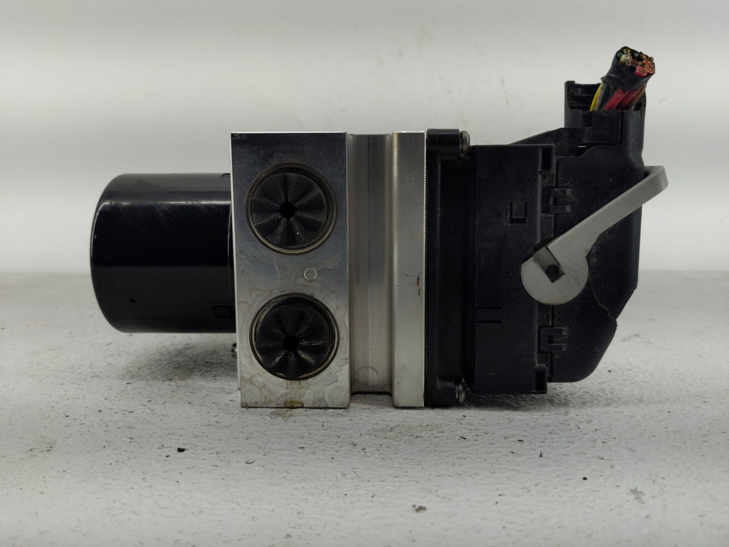 2008-2011 Chevrolet Impala ABS Pump Control Module Replacement P/N:P25894182 Fits Fits 2008 2009 2010 2011 OEM Used Auto Par