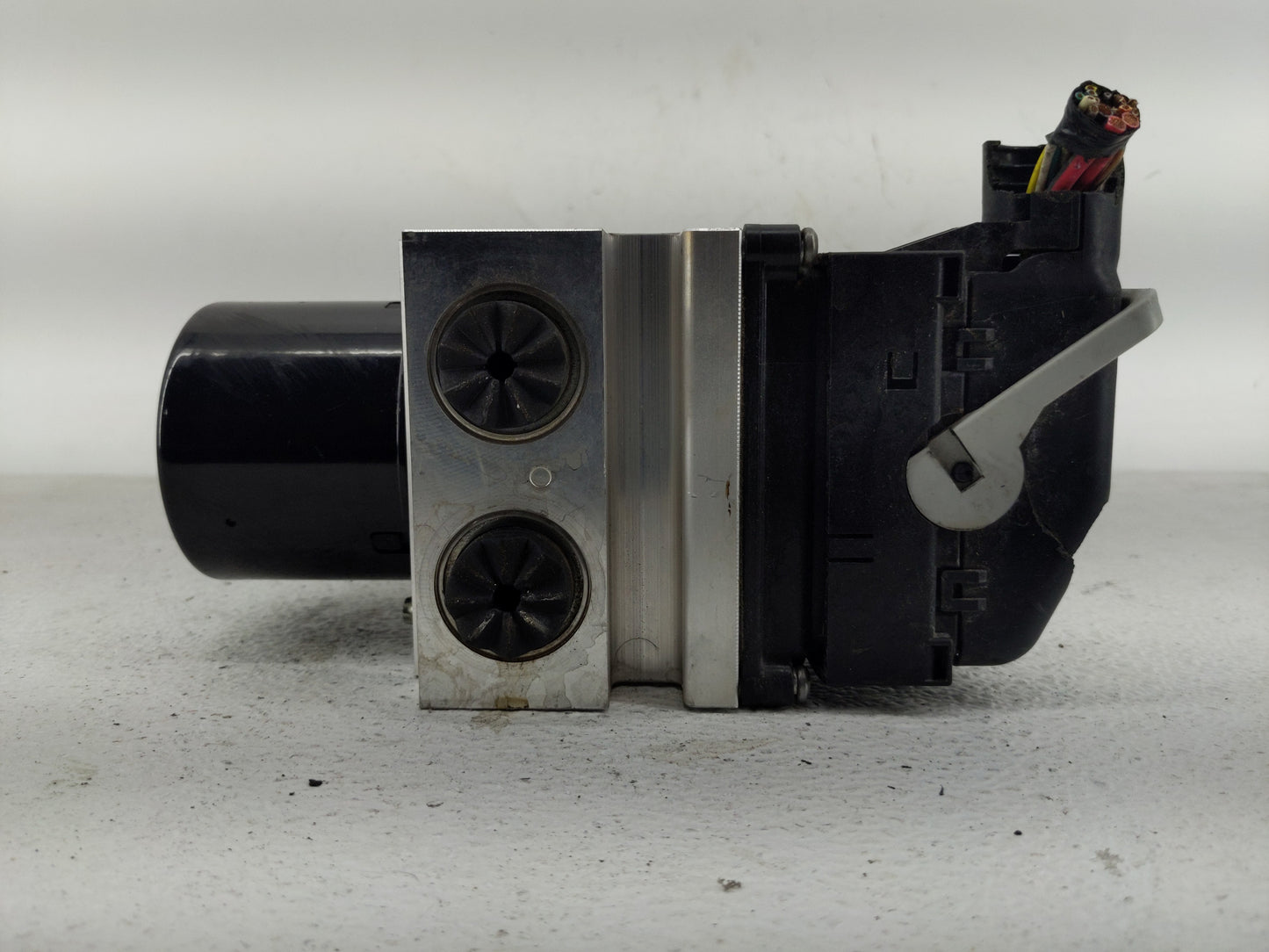2008-2011 Chevrolet Impala ABS Pump Control Module Replacement P/N:P25894182 Fits Fits 2008 2009 2010 2011 OEM Used Auto Par