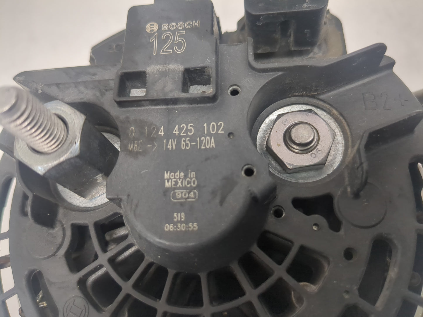 2006-2011 Chevrolet Impala Alternator Replacement Generator Charging Assembly Engine OEM P/N:0 124 425 102 Fits OEM Used Aut