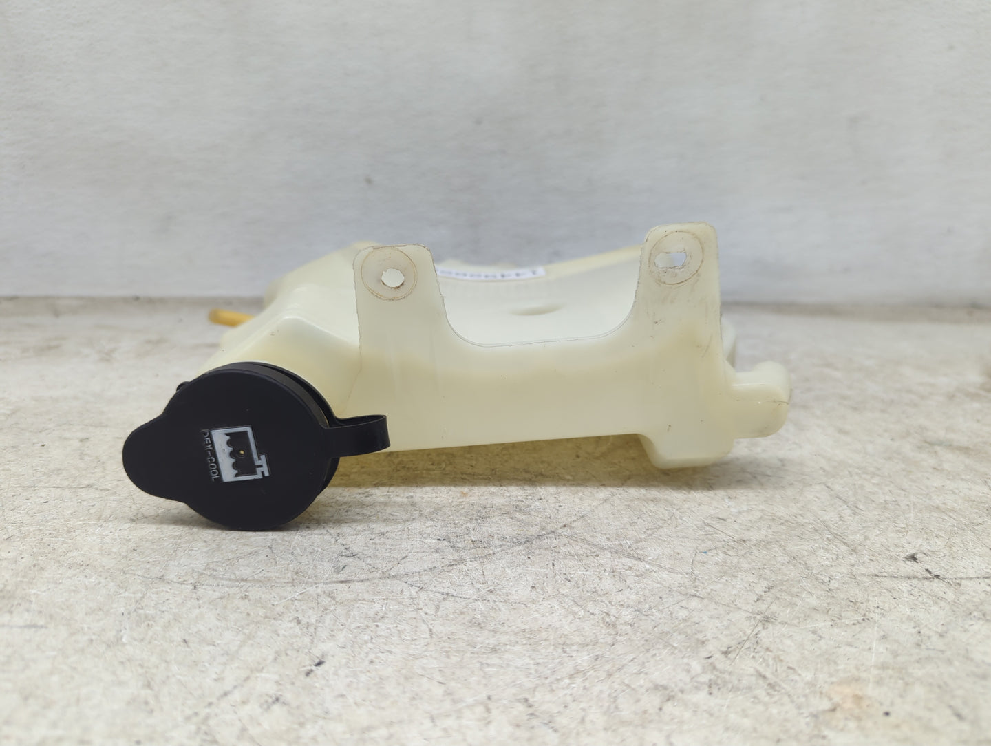 2006 Chevrolet Impala Radiator Coolant Overflow Expansion Tank Bottle 1449262 - Oemusedautoparts1.com