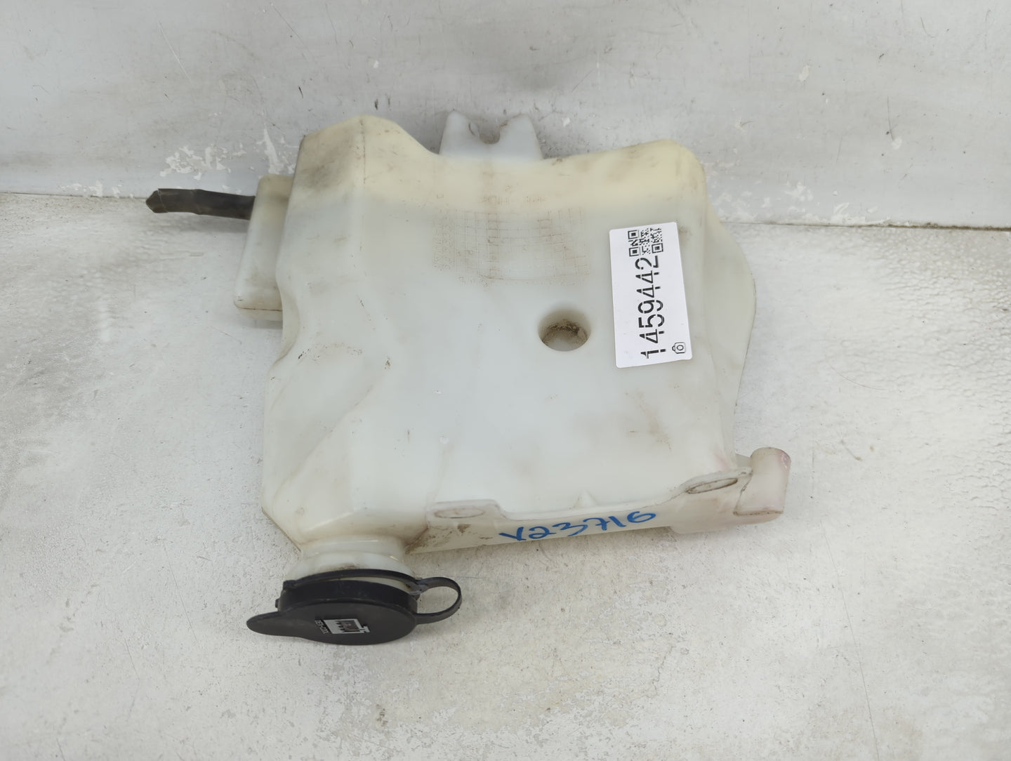 2009 Chevrolet Impala Windshield Washer Fluid Reservoir Bottle Oem - Oemusedautoparts1.com