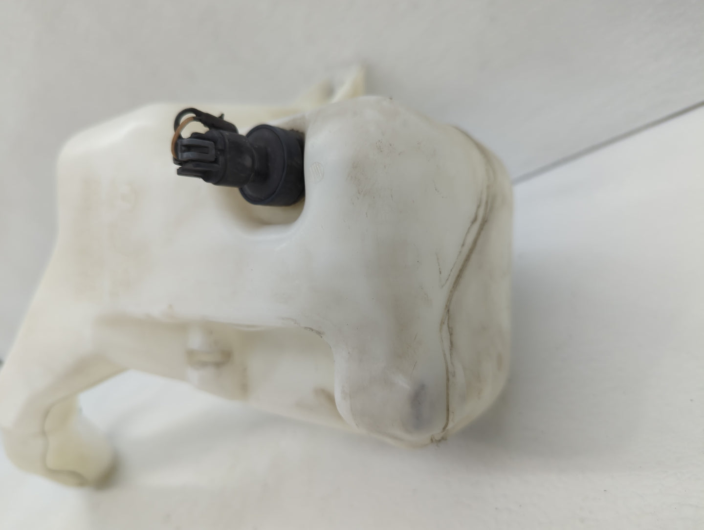 2006-2016 Chevrolet Impala Windshield Washer Fluid Reservoir Bottle Oem - Oemusedautoparts1.com