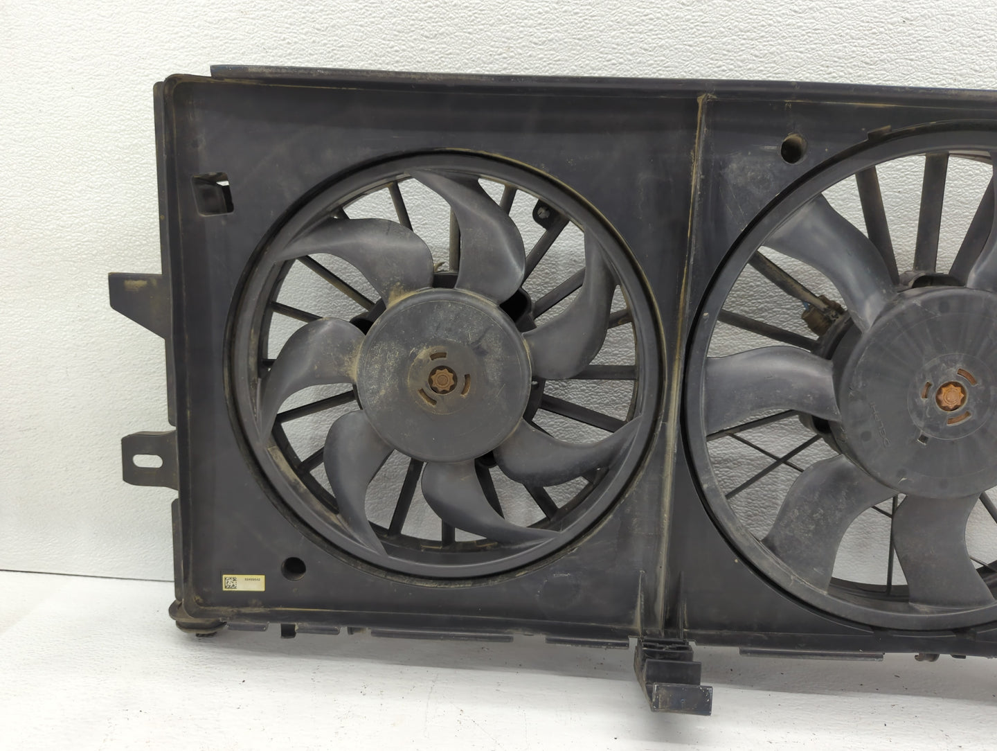 2006-2011 Chevrolet Impala Left Radiator Fan Motor Assembly - Oemusedautoparts1.com