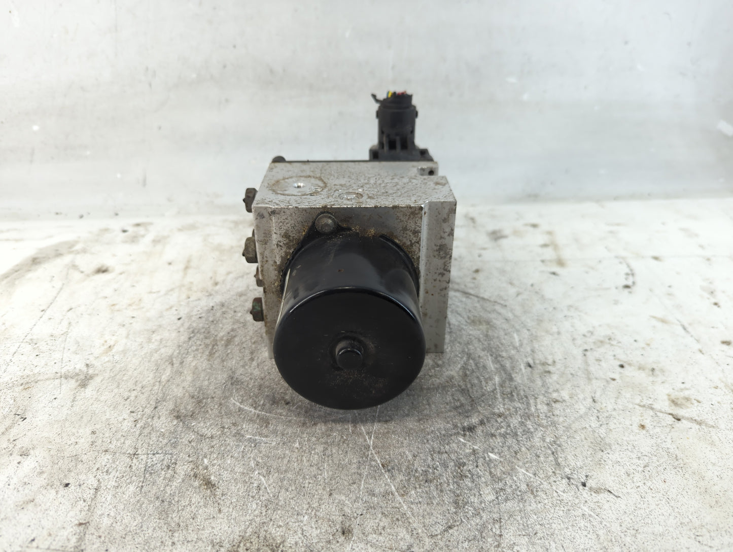 2008-2011 Chevrolet Impala ABS Pump Control Module Replacement P/N:25894182 Fits Fits 2008 2009 2010 2011 OEM Used Auto Part