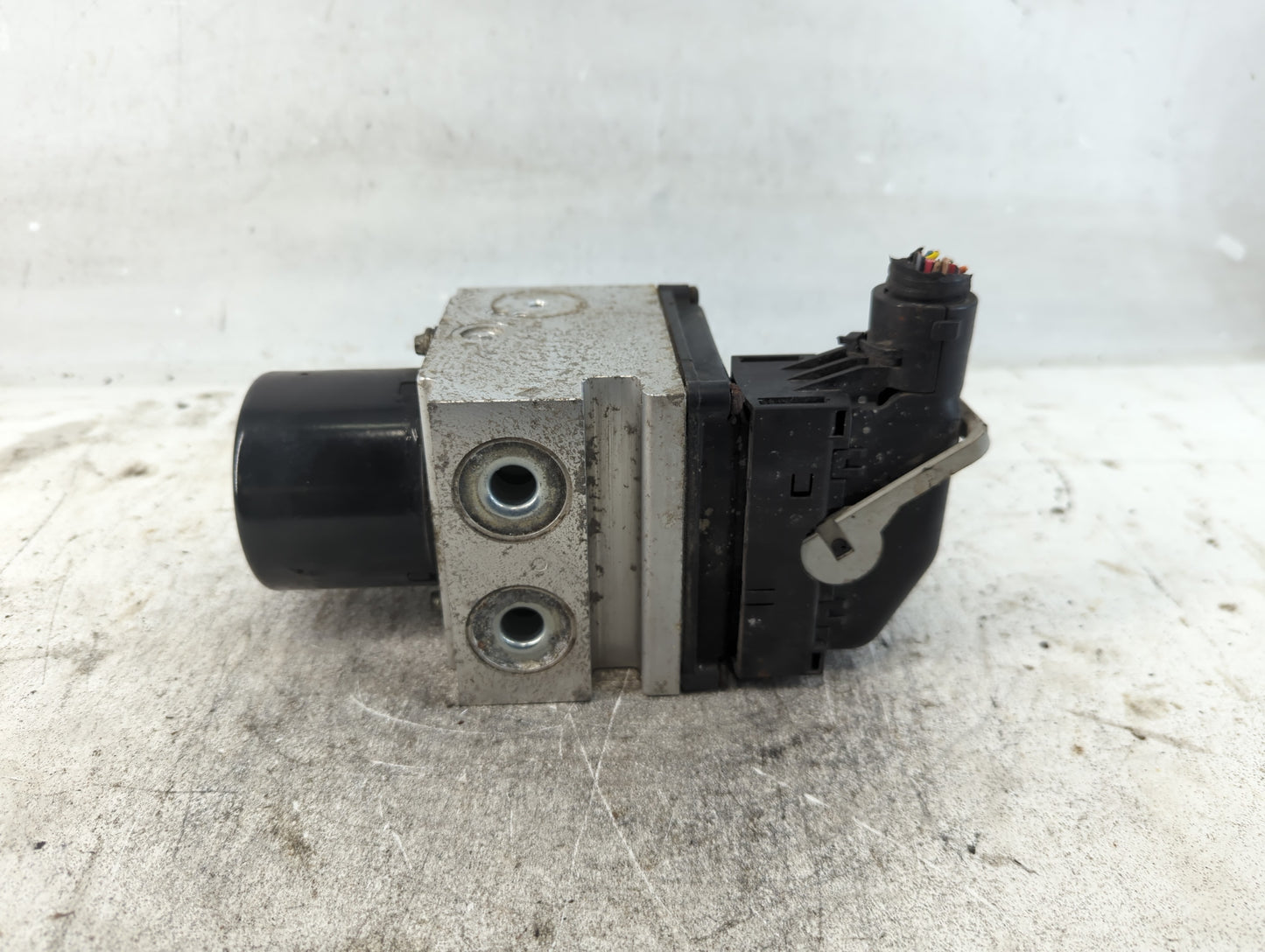 2008-2011 Chevrolet Impala ABS Pump Control Module Replacement P/N:25894182 Fits Fits 2008 2009 2010 2011 OEM Used Auto Part