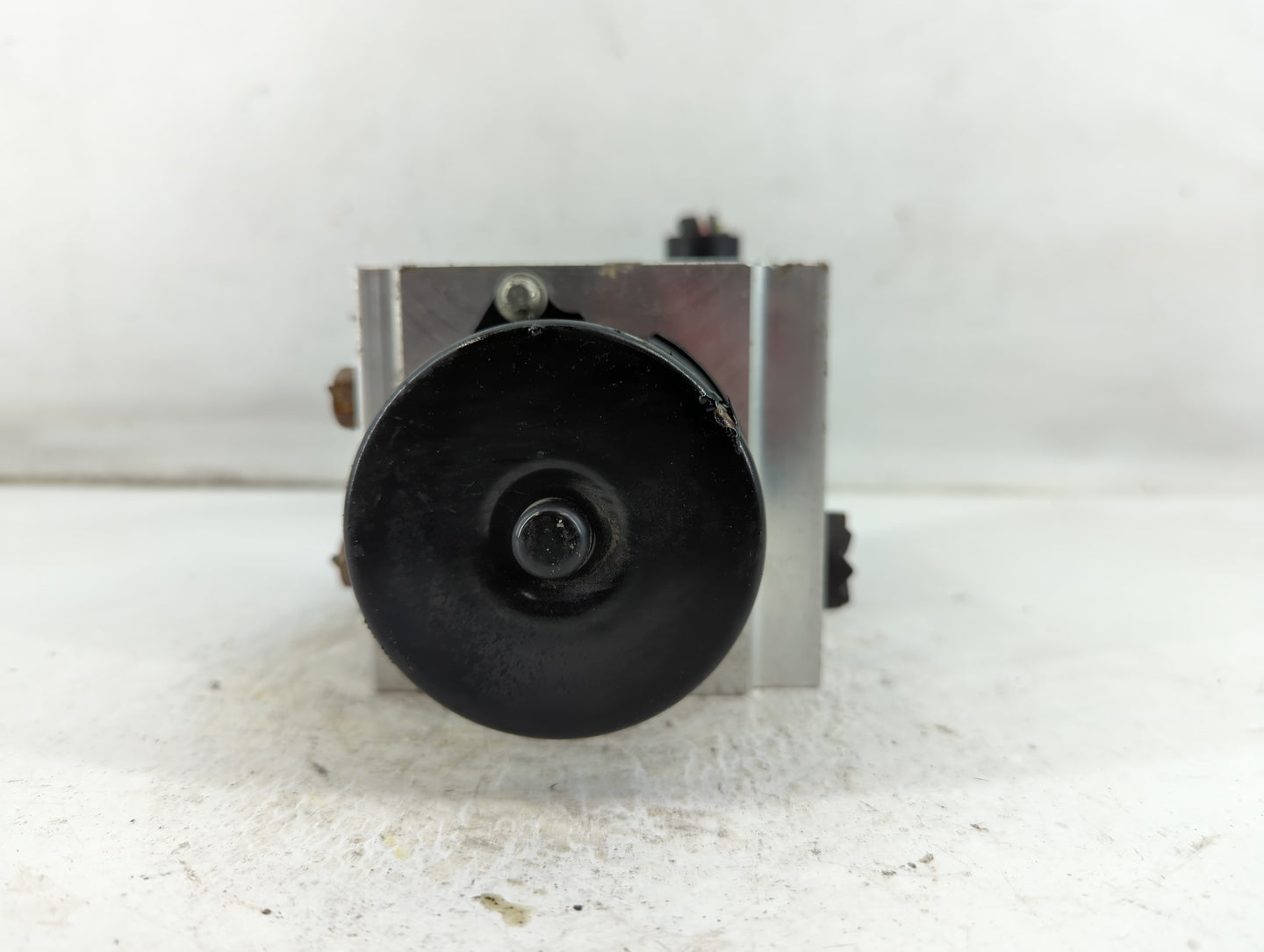 2008-2009 Chevrolet Malibu ABS Pump Control Module Replacement P/N:25949990 Fits Fits 2008 2009 OEM Used Auto Parts - Oemuse