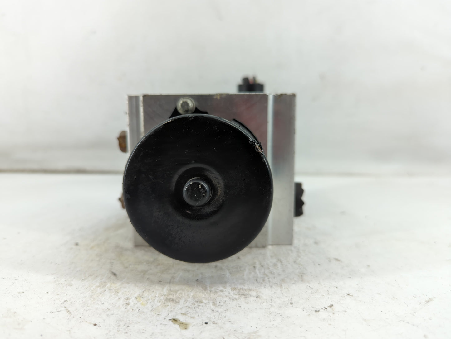 2008-2009 Chevrolet Malibu ABS Pump Control Module Replacement P/N:25949990 Fits Fits 2008 2009 OEM Used Auto Parts - Oemuse