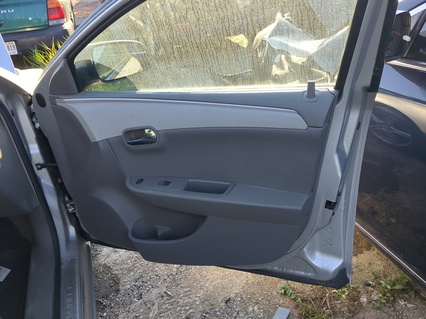2009 Chevrolet Malibu Front Right Passenger Interior Door Panel Trim - Oemusedautoparts1.com