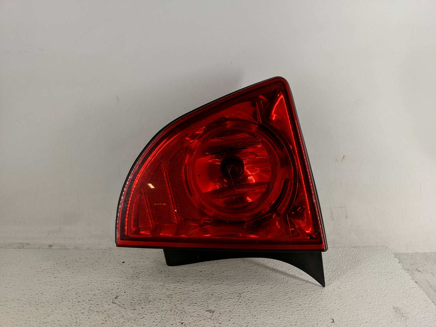 2008-2012 Chevrolet Malibu Tail Light Assembly Passenger Right OEM Fits Fits 2008 2009 2010 2011 2012 OEM Used Auto Parts - 