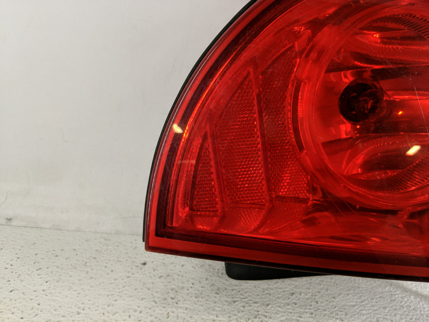 2008-2012 Chevrolet Malibu Tail Light Assembly Passenger Right OEM Fits Fits 2008 2009 2010 2011 2012 OEM Used Auto Parts - 
