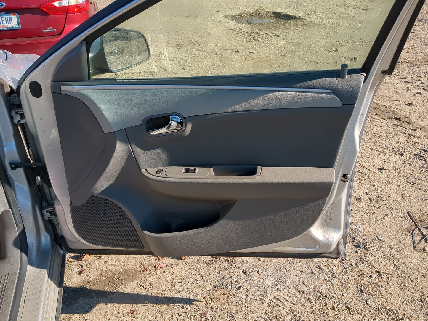 2009 Chevrolet Malibu Front Right Passenger Interior Door Panel Trim - Oemusedautoparts1.com