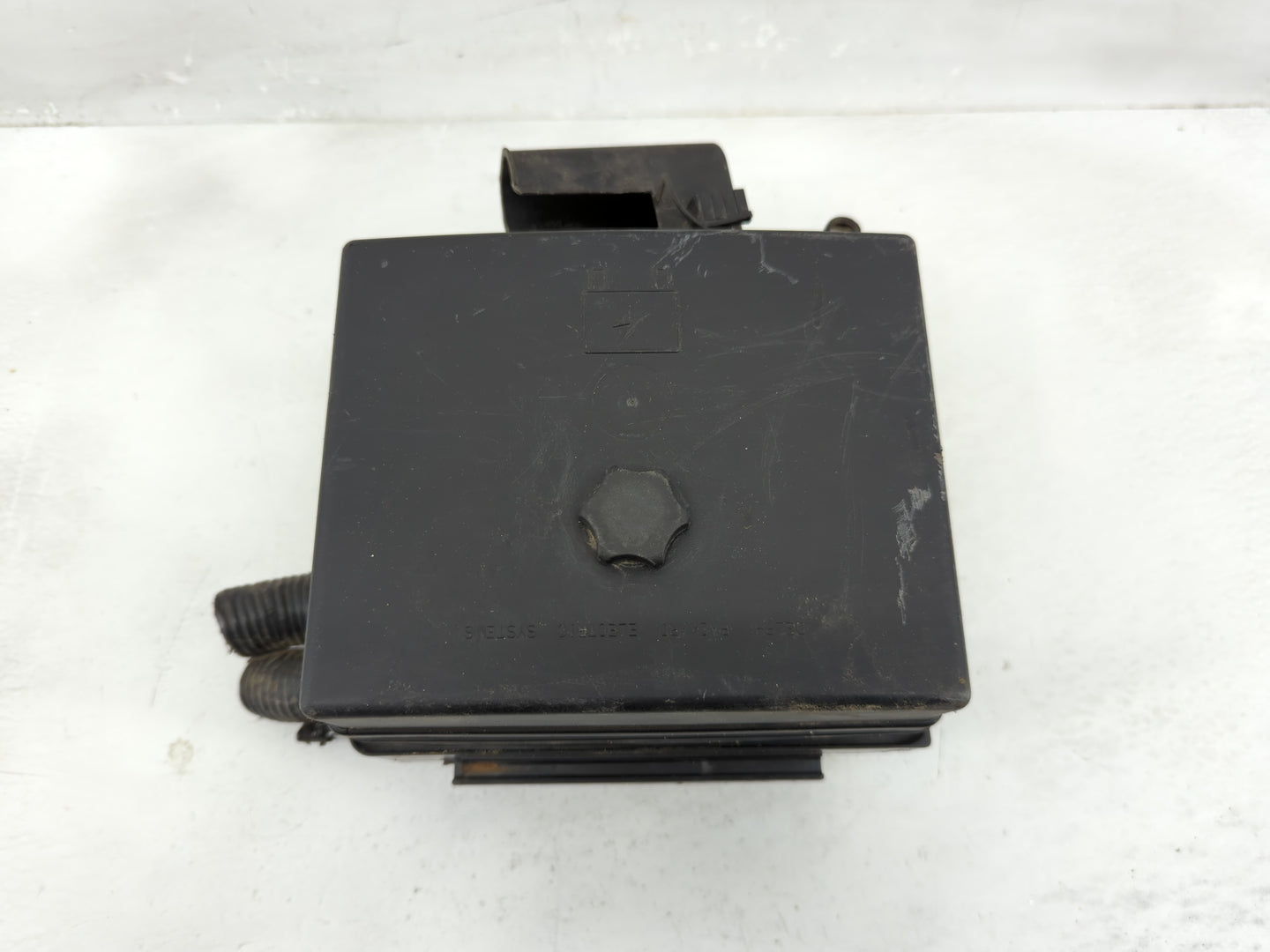2009-2012 Chevrolet Malibu Fusebox Fuse Box Panel Relay Module P/N:15405390 Fits Fits 2009 2010 2011 2012 OEM Used Auto Part