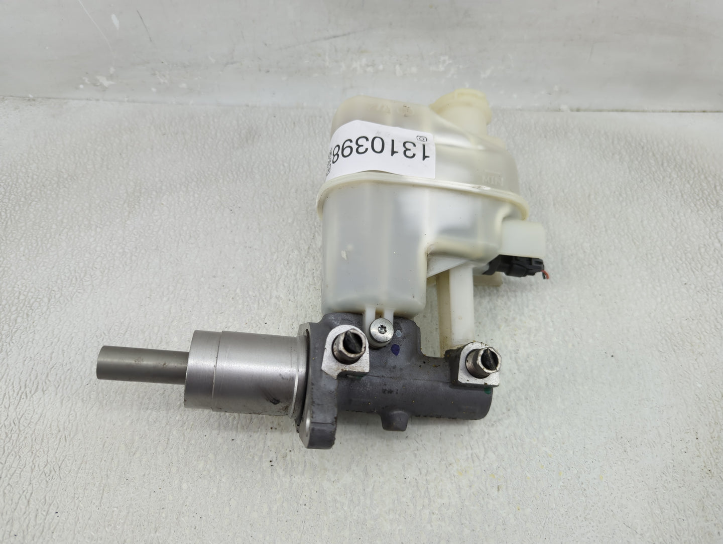 2008-2012 Chevrolet Malibu Brake Master Cylinder 1310398 - Oemusedautoparts1.com