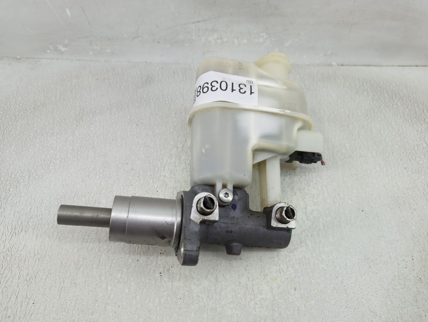 2008-2012 Chevrolet Malibu Brake Master Cylinder 1310398 - Oemusedautoparts1.com
