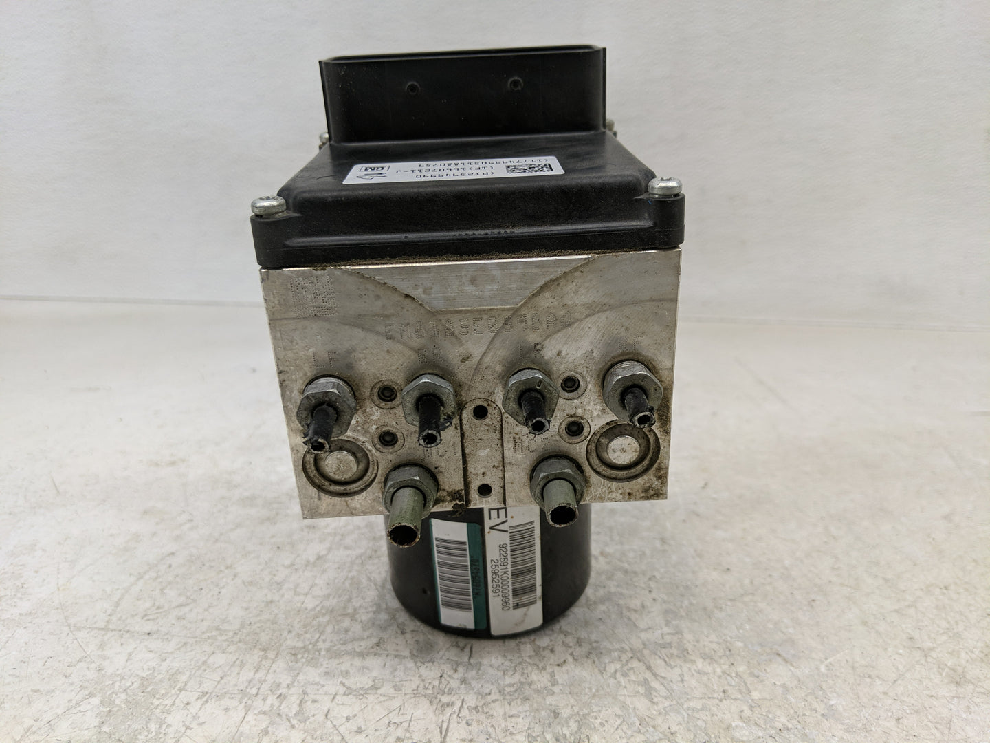 2008-2012 Chevrolet Malibu Throttle Body P/N:25949990 Fits Fits 2007 2008 2009 2010 2011 2012 2013 2014 OEM Used Auto Parts 
