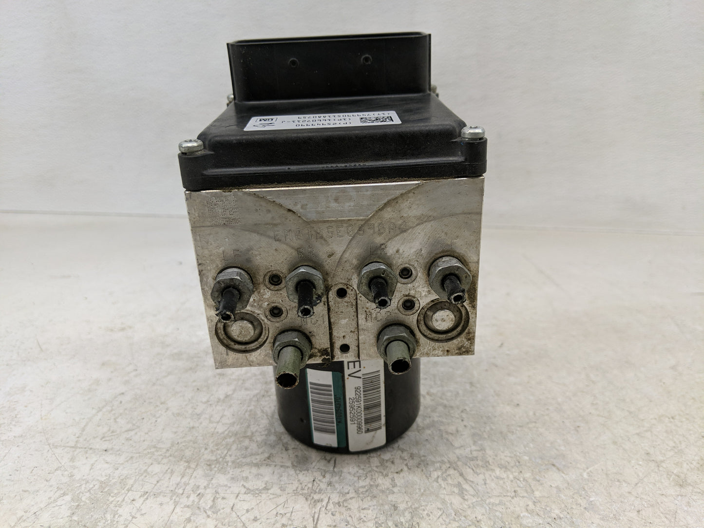 2008-2012 Chevrolet Malibu Throttle Body P/N:25949990 Fits Fits 2007 2008 2009 2010 2011 2012 2013 2014 OEM Used Auto Parts 