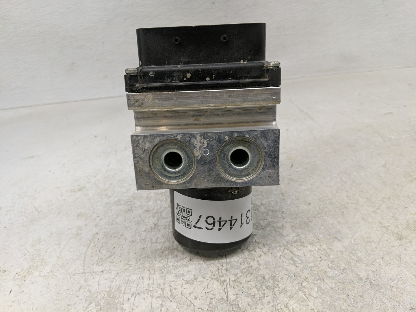 2008-2012 Chevrolet Malibu Throttle Body P/N:25949990 Fits Fits 2007 2008 2009 2010 2011 2012 2013 2014 OEM Used Auto Parts 