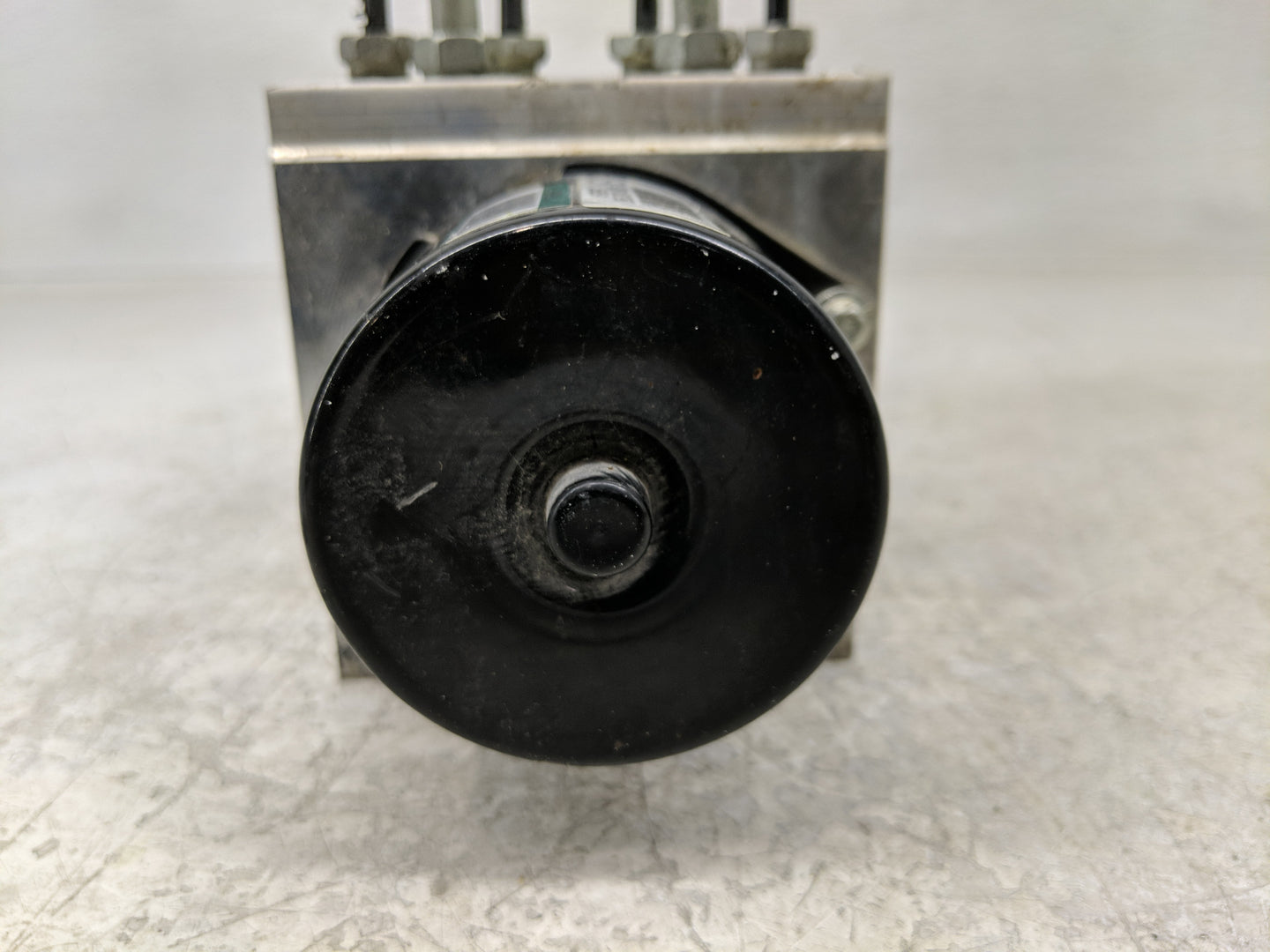 2008-2012 Chevrolet Malibu Throttle Body P/N:25949990 Fits Fits 2007 2008 2009 2010 2011 2012 2013 2014 OEM Used Auto Parts 