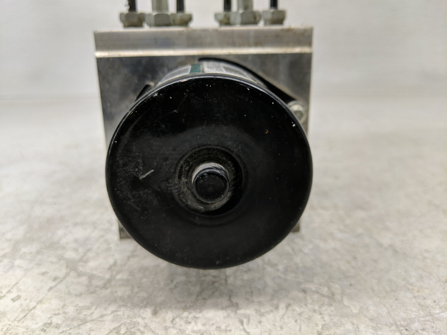 2008-2012 Chevrolet Malibu Throttle Body P/N:25949990 Fits Fits 2007 2008 2009 2010 2011 2012 2013 2014 OEM Used Auto Parts 