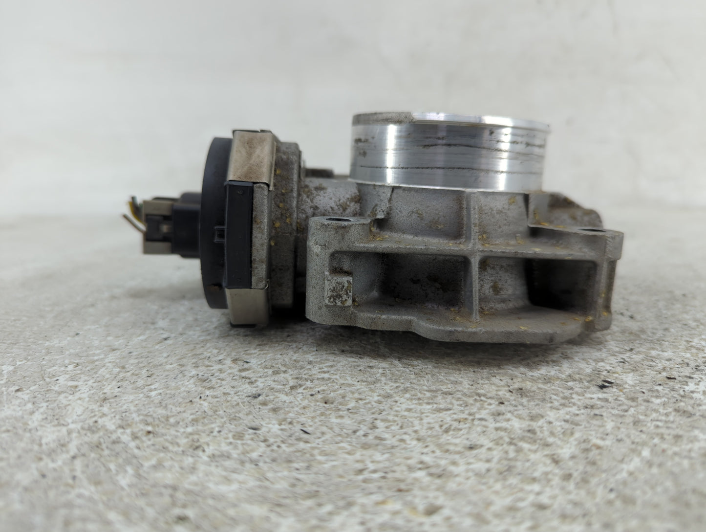 2008-2012 Chevrolet Malibu Throttle Body P/N:12616668 Fits Fits 2007 2008 2009 2010 2011 2012 OEM Used Auto Parts - Oemuseda