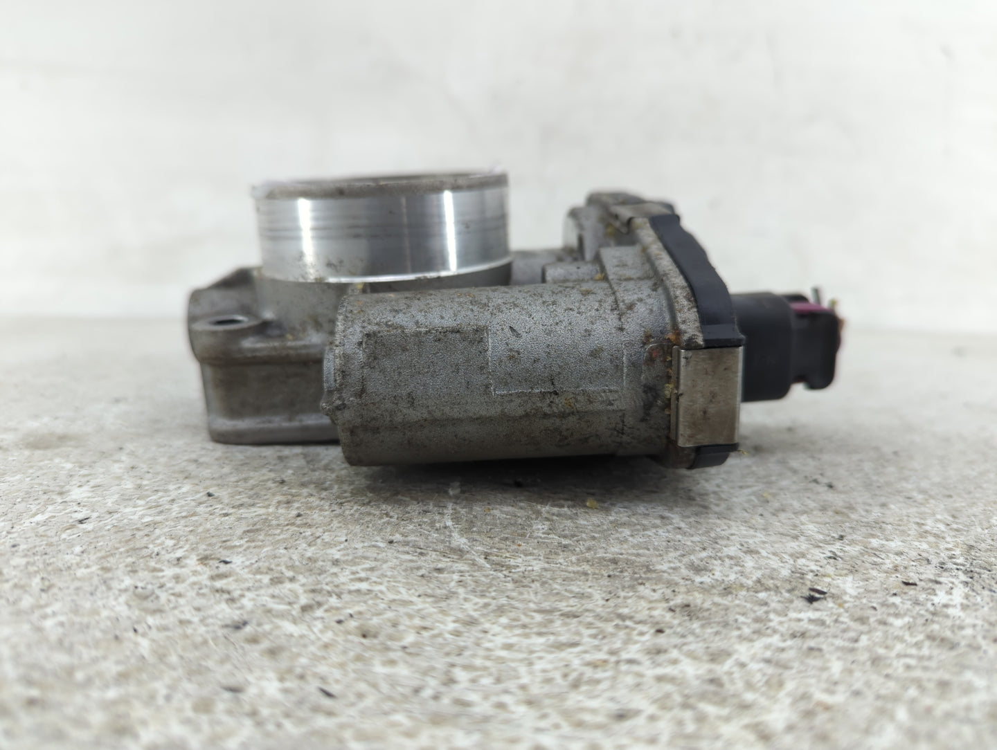 2008-2012 Chevrolet Malibu Throttle Body P/N:12616668 Fits Fits 2007 2008 2009 2010 2011 2012 OEM Used Auto Parts - Oemuseda