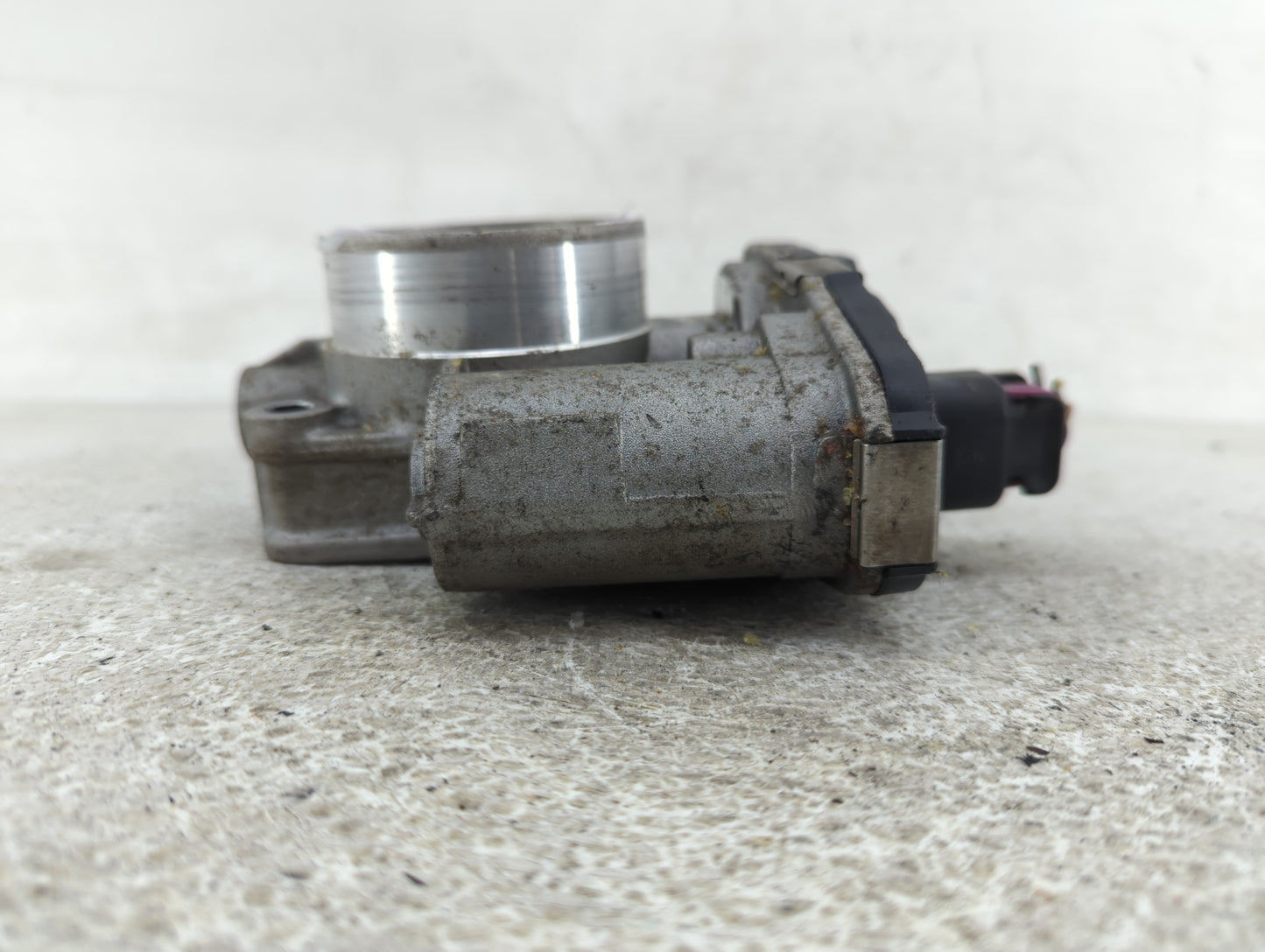 2008-2012 Chevrolet Malibu Throttle Body P/N:12616668 Fits Fits 2007 2008 2009 2010 2011 2012 OEM Used Auto Parts - Oemuseda